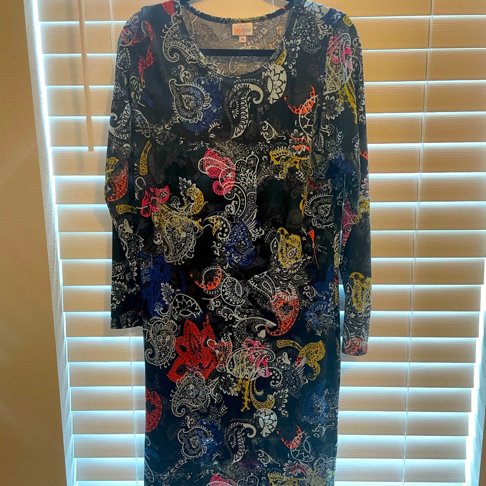 Never worn XL Lularoe Debbie midi dress.